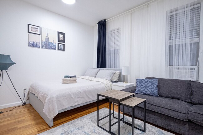 Foto del edificio - 317 E 75th St