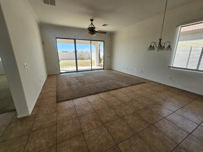 Foto del edificio - 3410 S 104th Ln