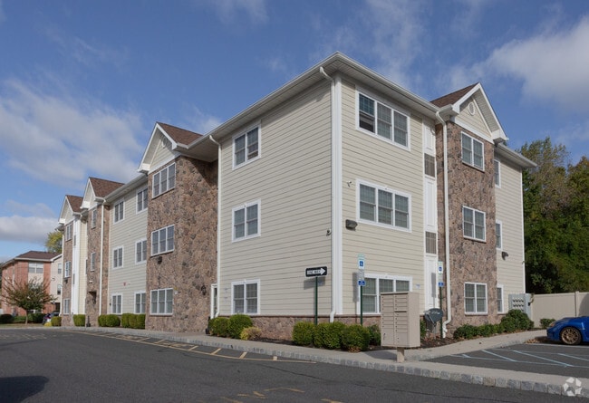 Building Photo - Affordable Luxury In the Heart of Avenel !