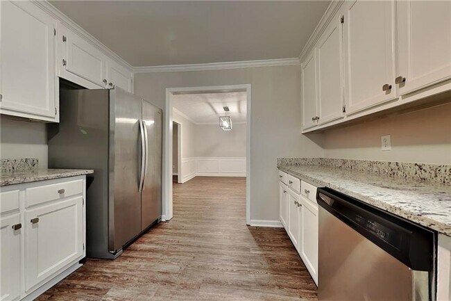 Foto del edificio - 2245 Huntington Dr