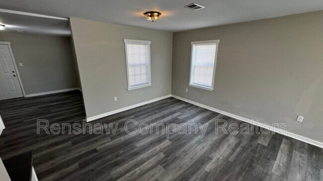 Building Photo - 2112 Benton St