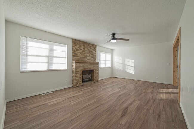 Foto del edificio - 4800 Spencer Rd