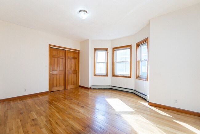 Building Photo - 23 Irving St