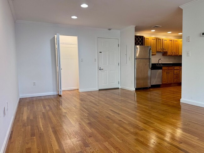 Building Photo - UPDATED FENWAY 2 BED WITH CENTRAL AIR - HT...