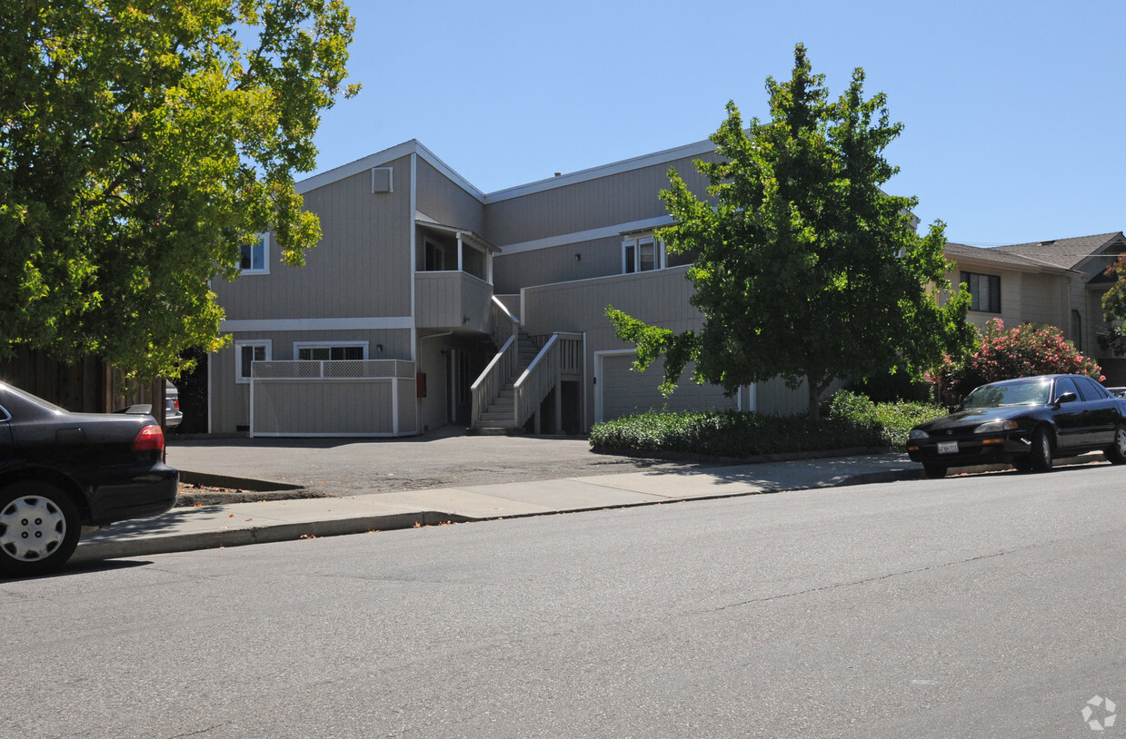 Primary Photo - 1168 Gardenside Lane