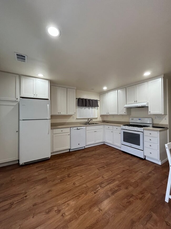 Building Photo - 524-526 Delaware Street