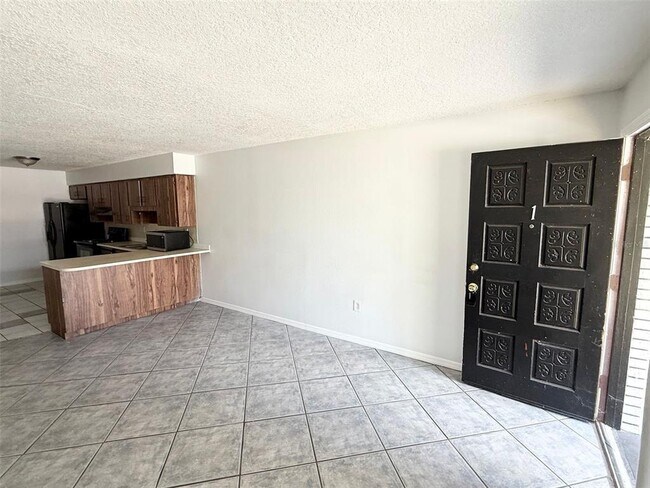 Building Photo - 542 W Lake Deer Dr
