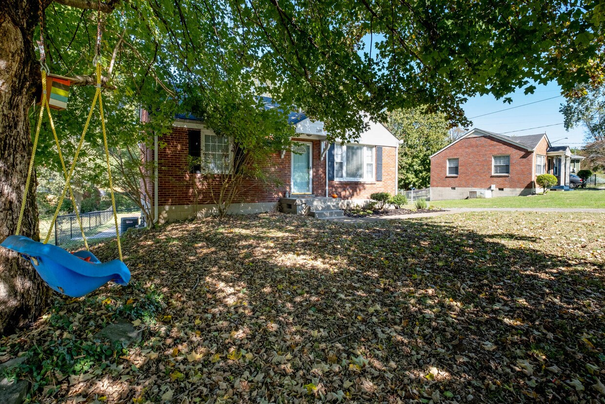 Primary Photo - 2109 Geneiva Dr