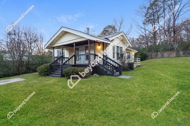 Foto del edificio - Beautifully remodeled home with 3 bedrooms...