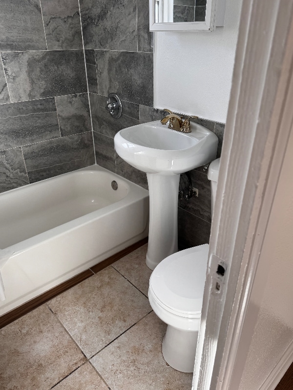 Building Photo - 8557 Juniper Ave