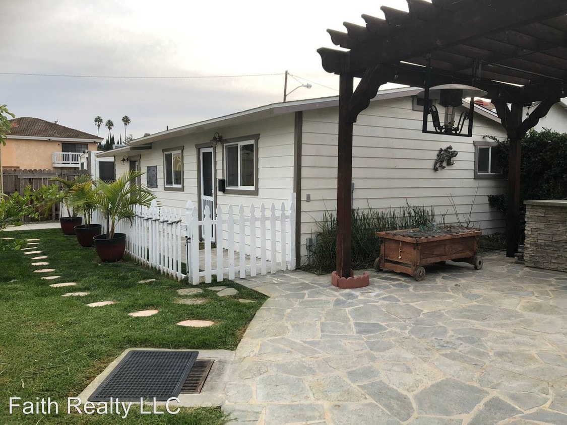 2129 1/2 247th St Unit B, Lomita, CA 90717 Room for Rent in Lomita