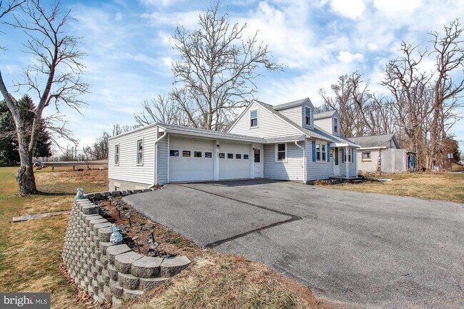 Building Photo - 715 Ono Rd