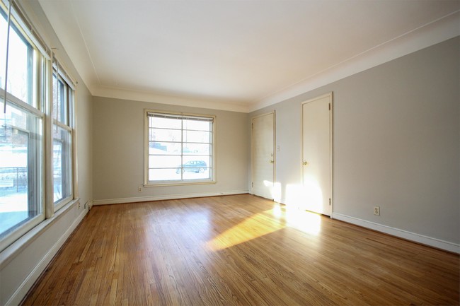 Foto del edificio - 5819 Blaisdell Ave