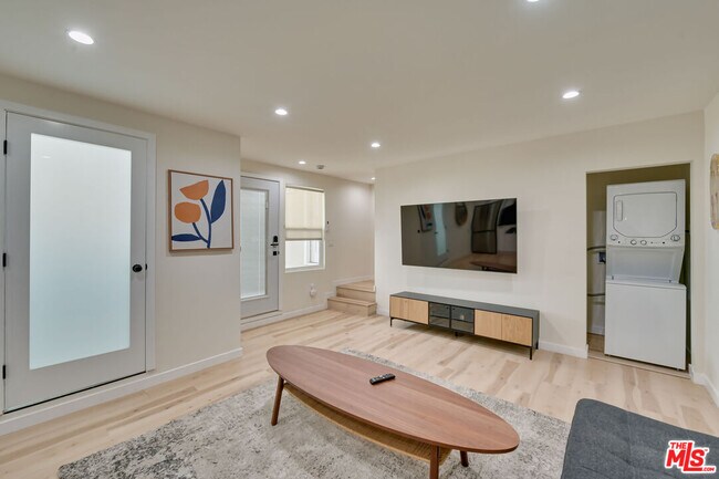 Foto del edificio - 9042 Phyllis Ave