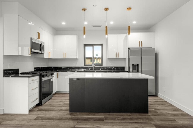 Foto del edificio - 1920 S Sherbourne Dr