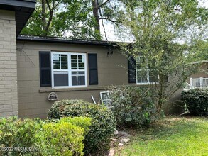 Building Photo - 6442 Ballejo Ct N