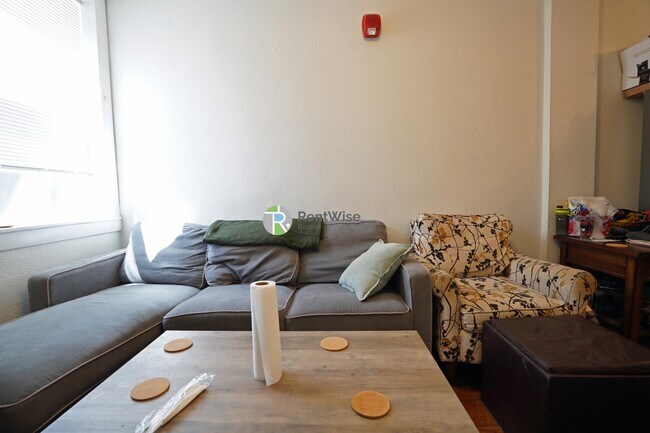 Foto del edificio - 722 E 6th St