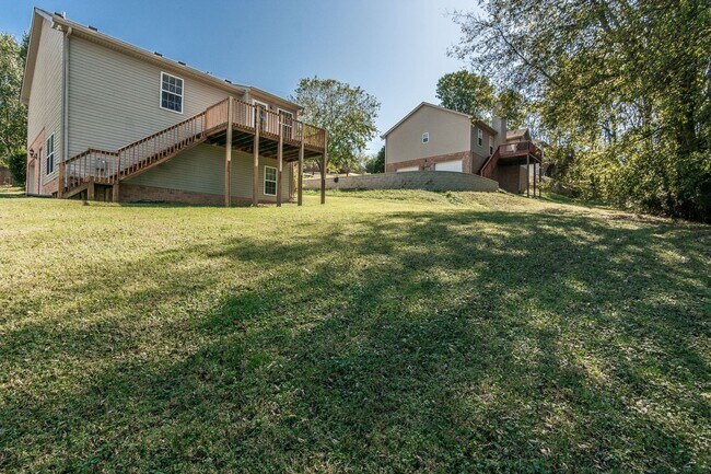 Building Photo - 4 bedroom Home Sumner County Schools