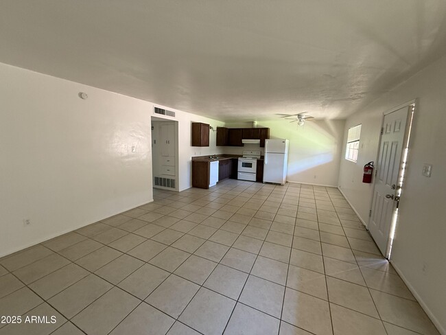 Foto del edificio - 5107 E Oak St