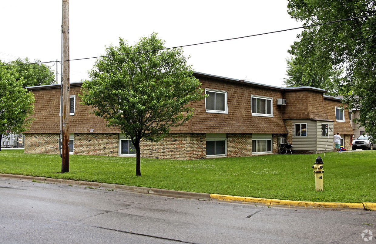 160 5th St S, Winsted, MN 55395 Apartments in Winsted, MN