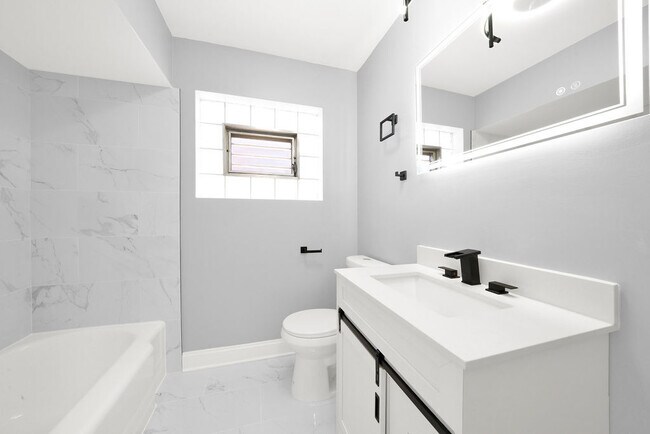 Foto del edificio - 7245 S Washtenaw Ave.