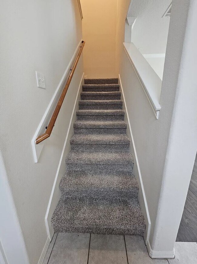 Building Photo - 1001 Krenek Tap Rd