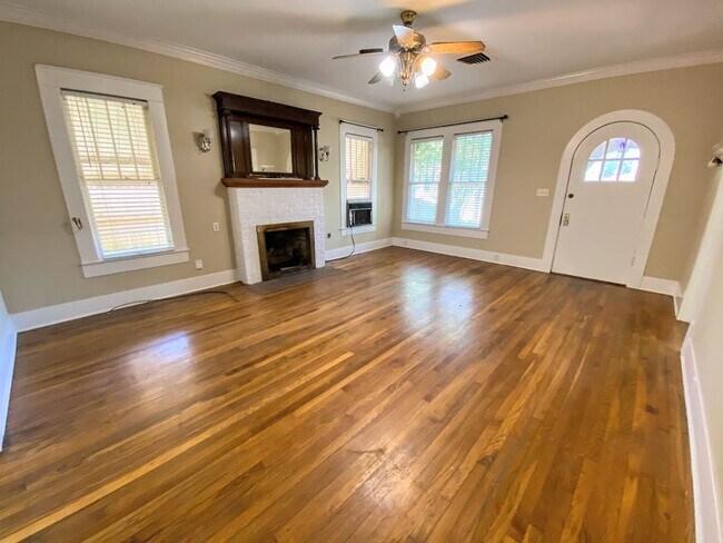 Building Photo - Garden District Gem: Spacious 3-Bed, 2-Bat...