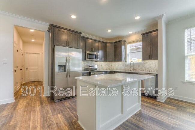 Building Photo - 992 Faxon Ave