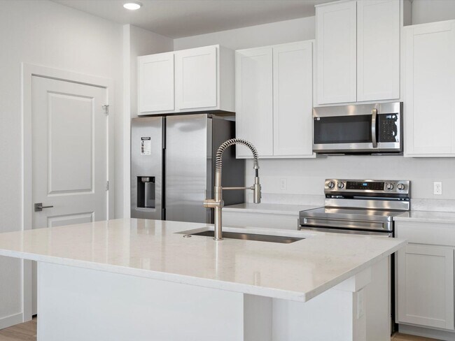 Foto del edificio - Bright, Modern 3-Bedroom Home with Main-Floor Living in Gateway Commons