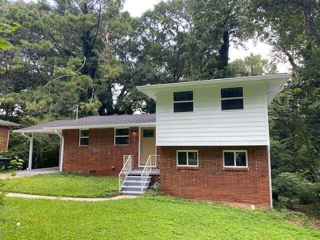 Building Photo - 2522 Warwick Cir NE