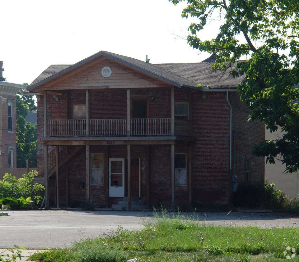 Building Photo - 1026 N Huron St