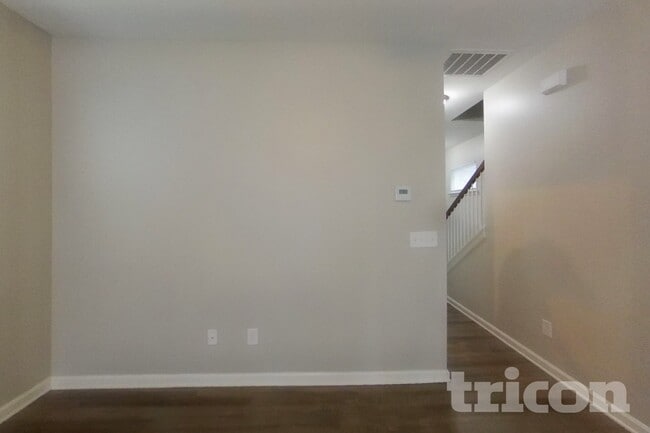 Building Photo - 323 Springwalk Ln