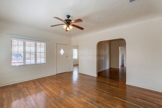 Foto del edificio - 241 S Cherry Ave