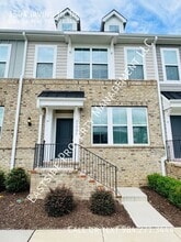 Building Photo - 1504 Irving Hl Dr