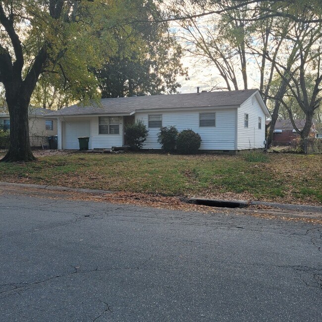 Building Photo - 2904 Richland Dr
