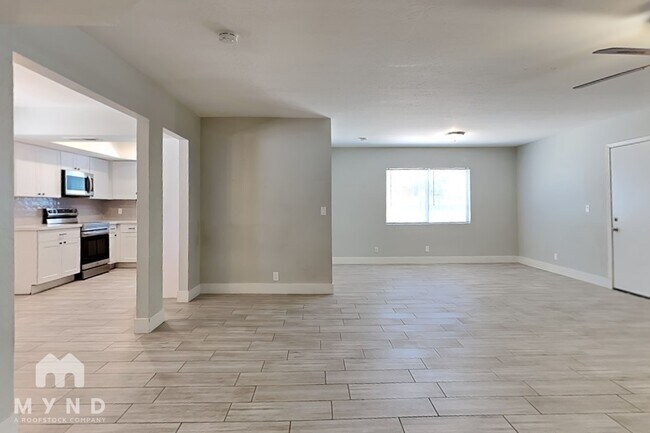 Building Photo - 4561 W Boca Raton Rd