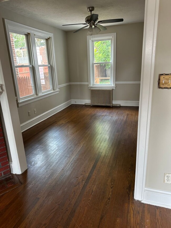 Foto del edificio - Updated 3 bedroom home in the City with re...