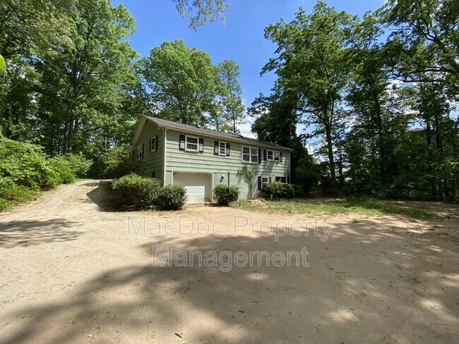 Foto del edificio - 219 Bells Hill Rd