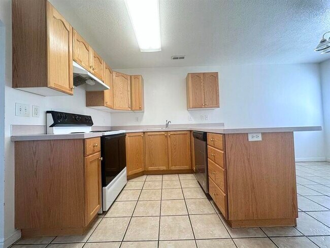Foto del edificio - 585 W 350 N