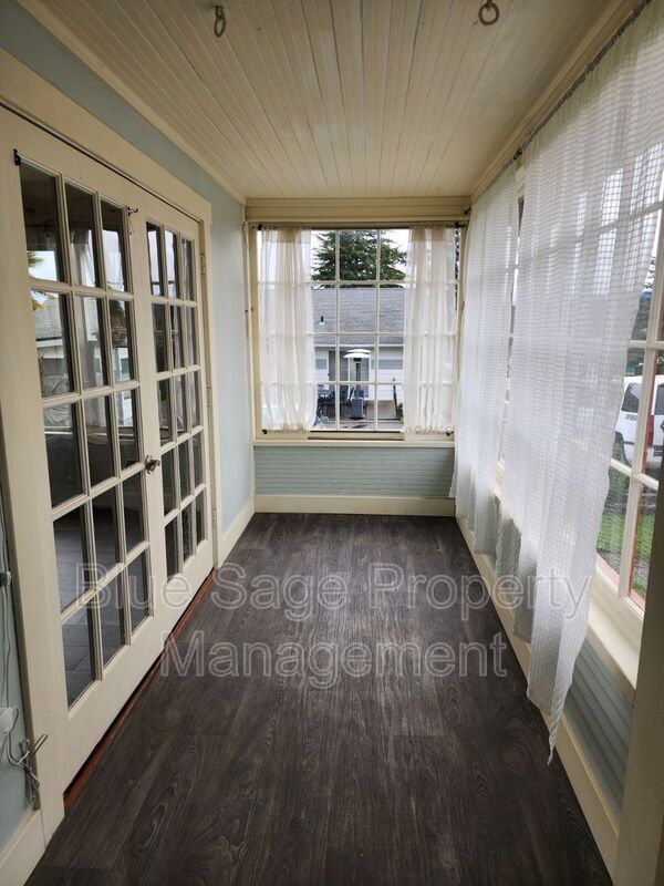 Foto del edificio - 1011 W 11th St