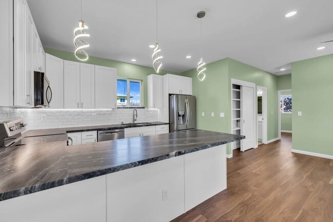 Building Photo - 1276 S Nahale Pl