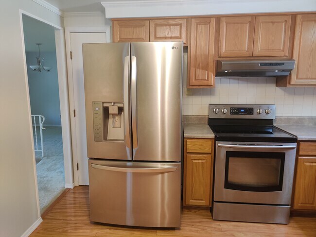 Stove & Fridge - 6859 Dial Dr