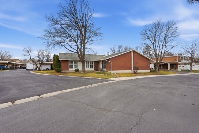 Building Photo - 5957 S Sultan Cir