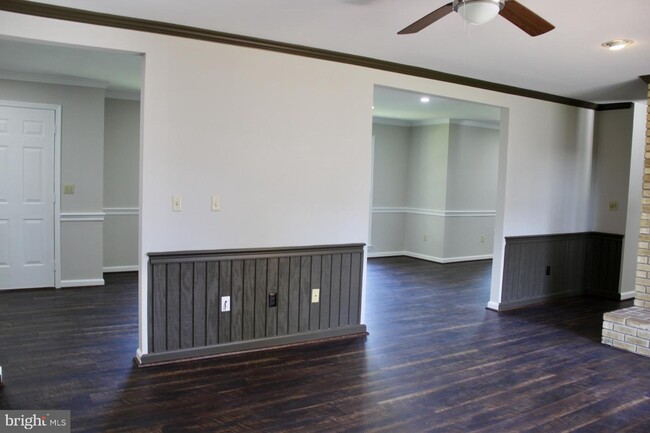 Building Photo - 1005 Oakwood St