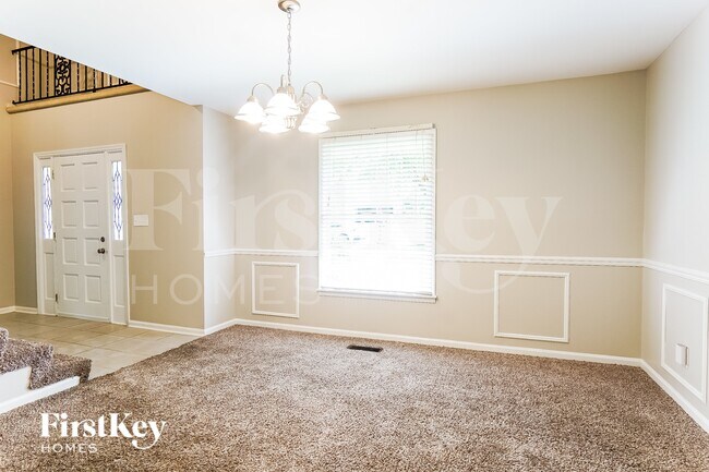 Foto del edificio - 2204 Lynncrest Ln