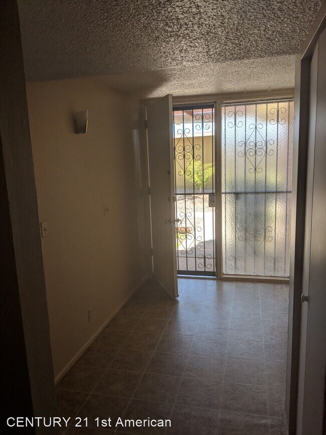 Building Photo - 3 br, 2 bath House - 7509 E. GOLF LINKS RD.