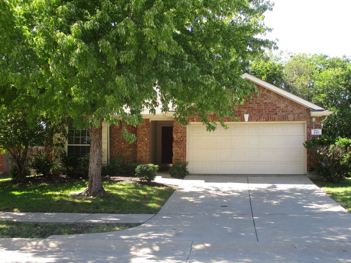 $1895 3 Bed/2 Bath/2 Garage Ready for Mo... - $1895  3 Bed/2 Bath/2 Garage  Ready for Mo...