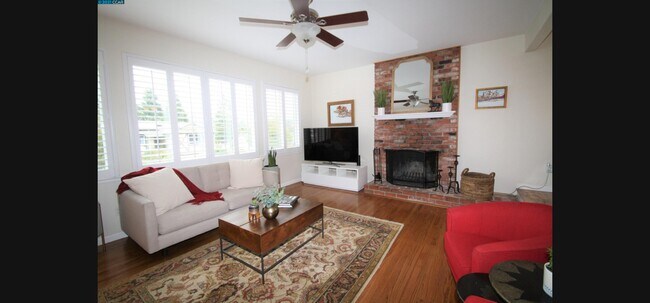 Foto del edificio - 3415 Grasswood Dr