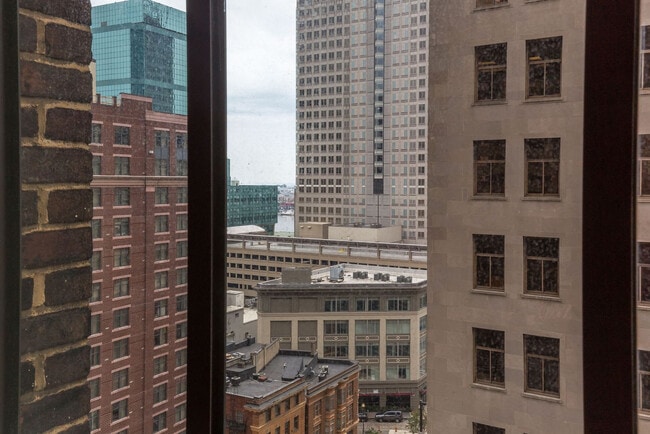 Building Photo - 10 Light St