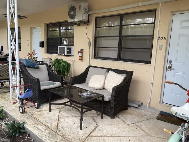Foto del edificio - 1 br, 1 bath 4plex - 805 86th Street 805